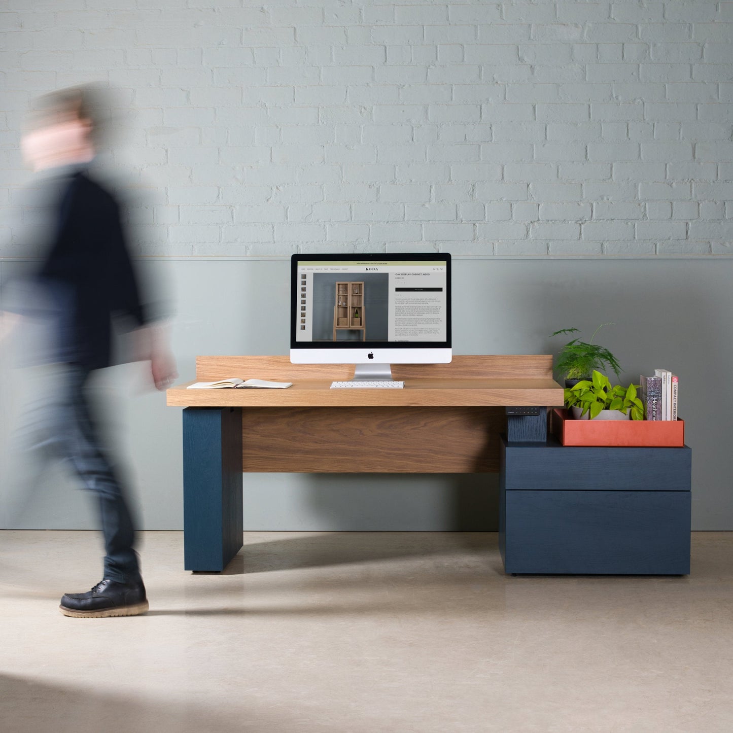 Oak Sit-Stand Desk, Raze