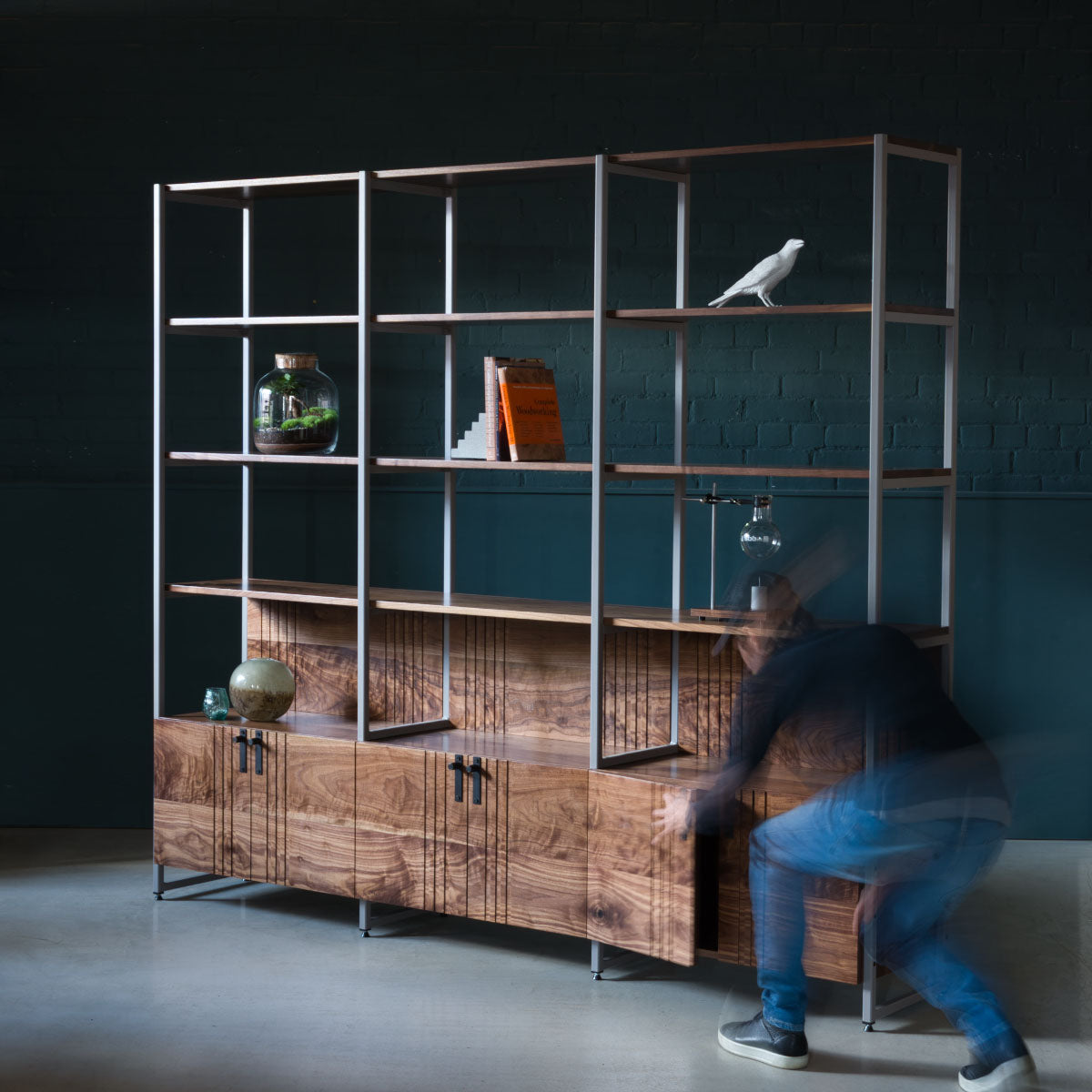 Walnut Shelving Unit, Novo