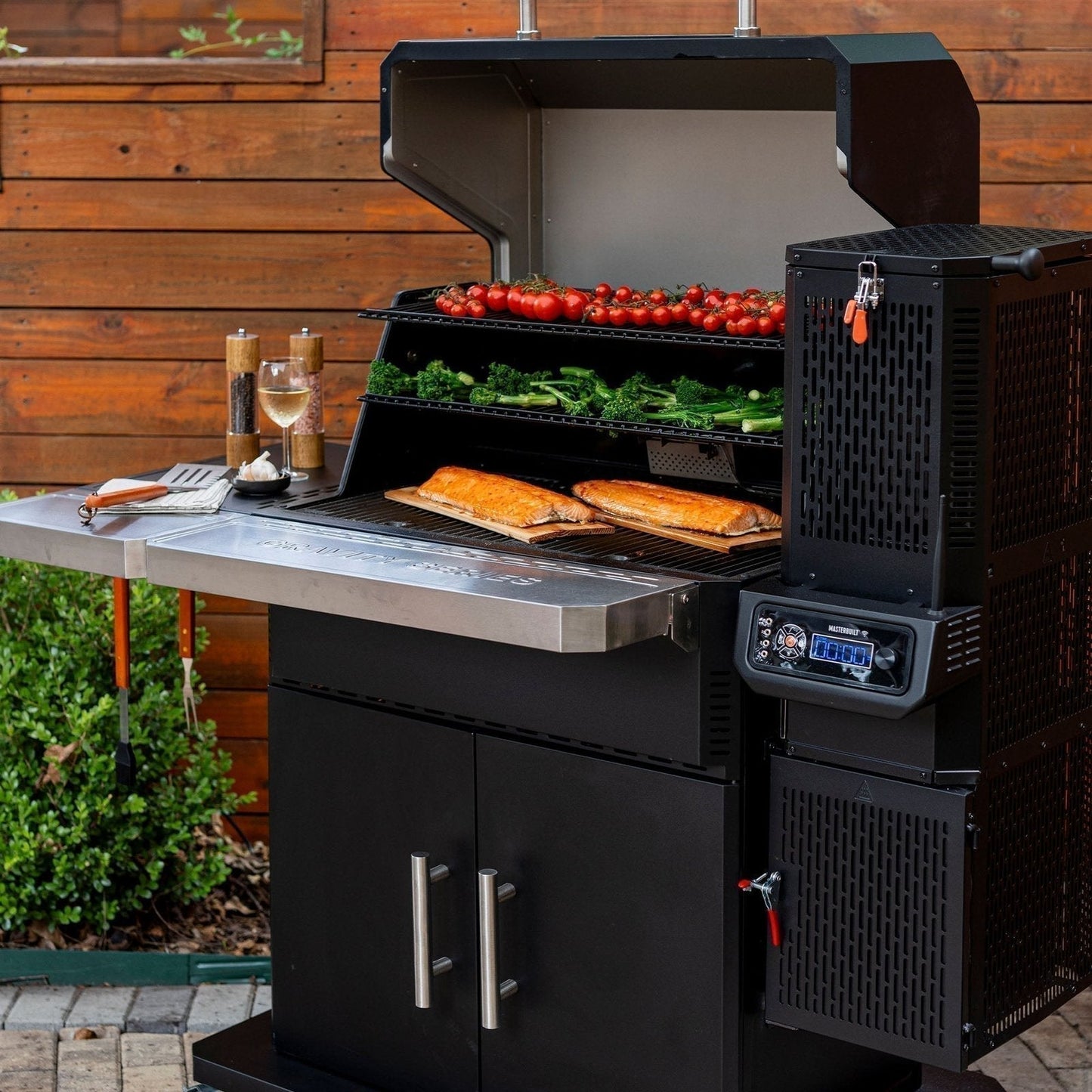 1150 Gravity Fed Charcoal BBQ Grill and Smoker