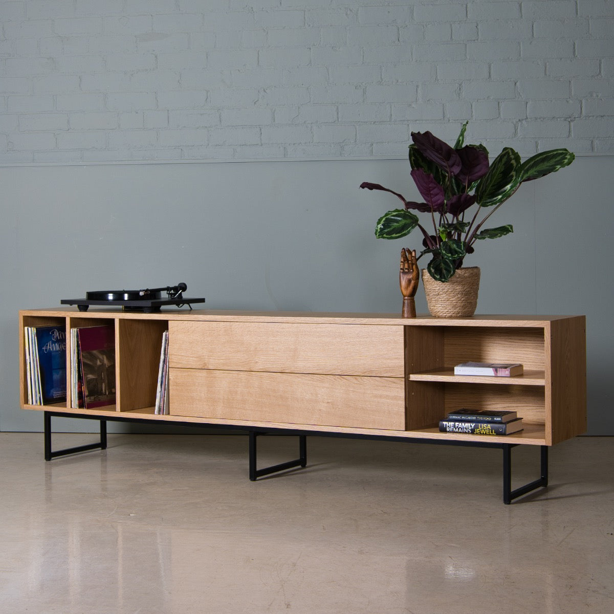 Oak Record Player Cabinet, Arte