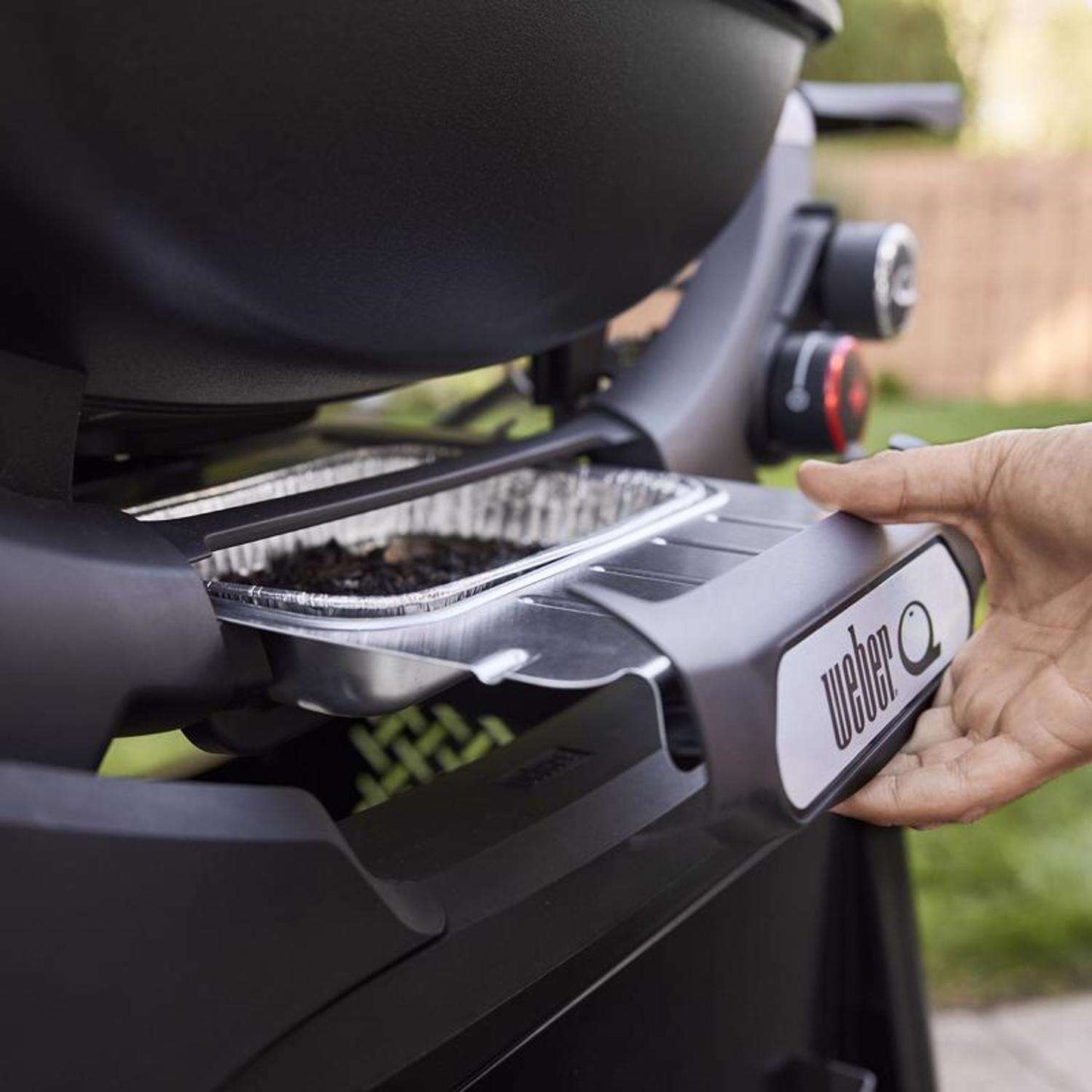 Q 2800N+ w/Cart 2 Burner Grill