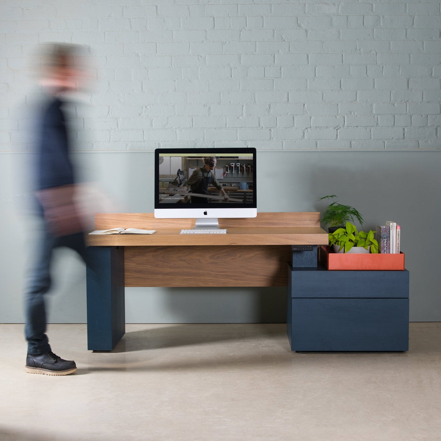 Oak Sit-Stand Desk, Raze