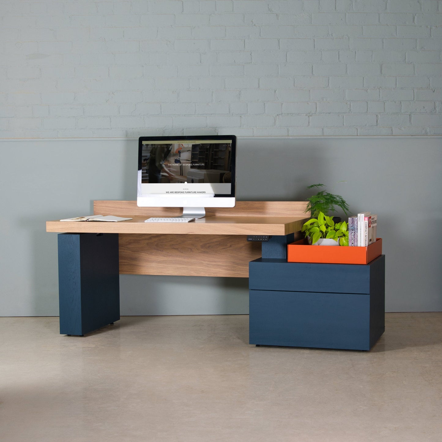 Oak Sit-Stand Desk, Raze
