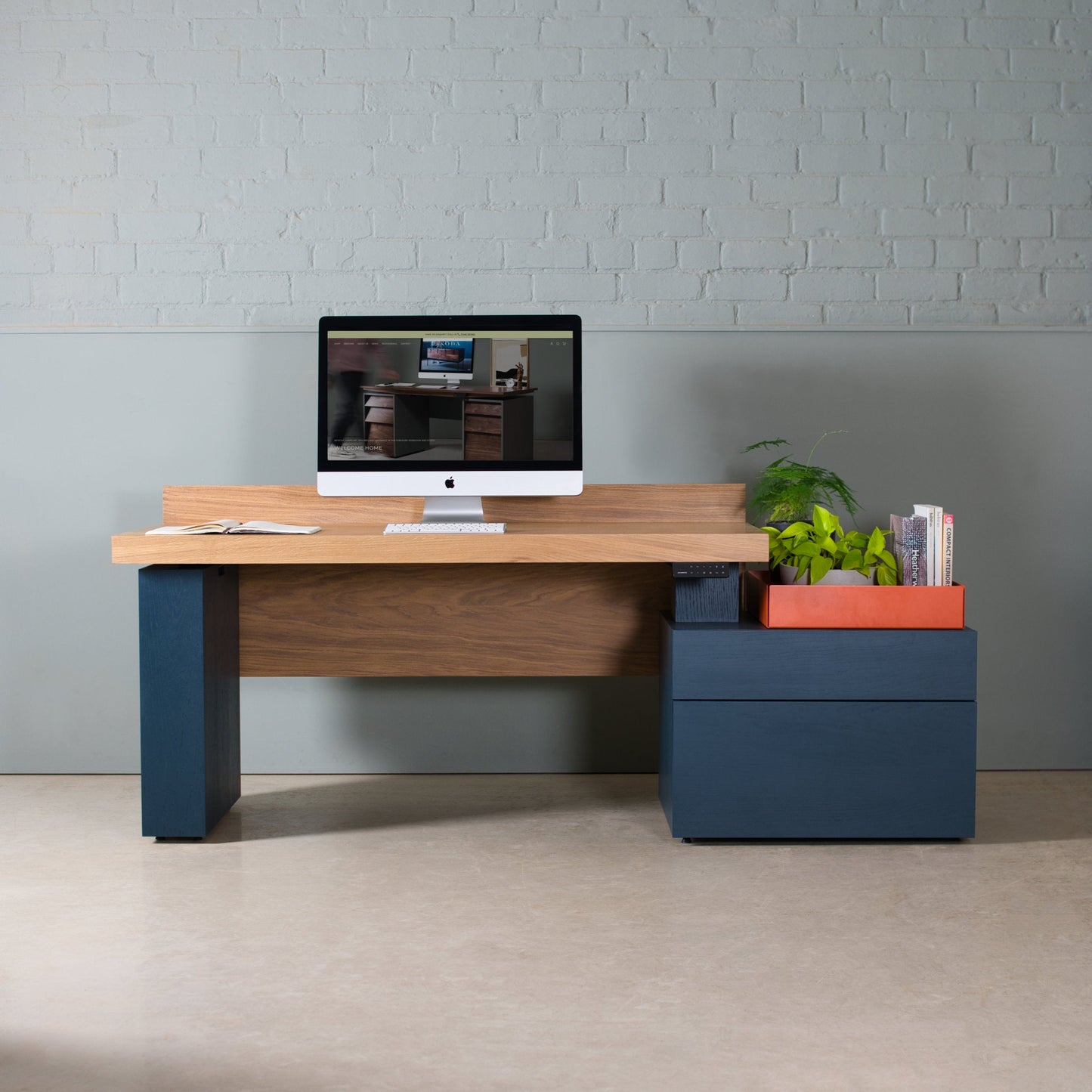 Oak Sit-Stand Desk, Raze